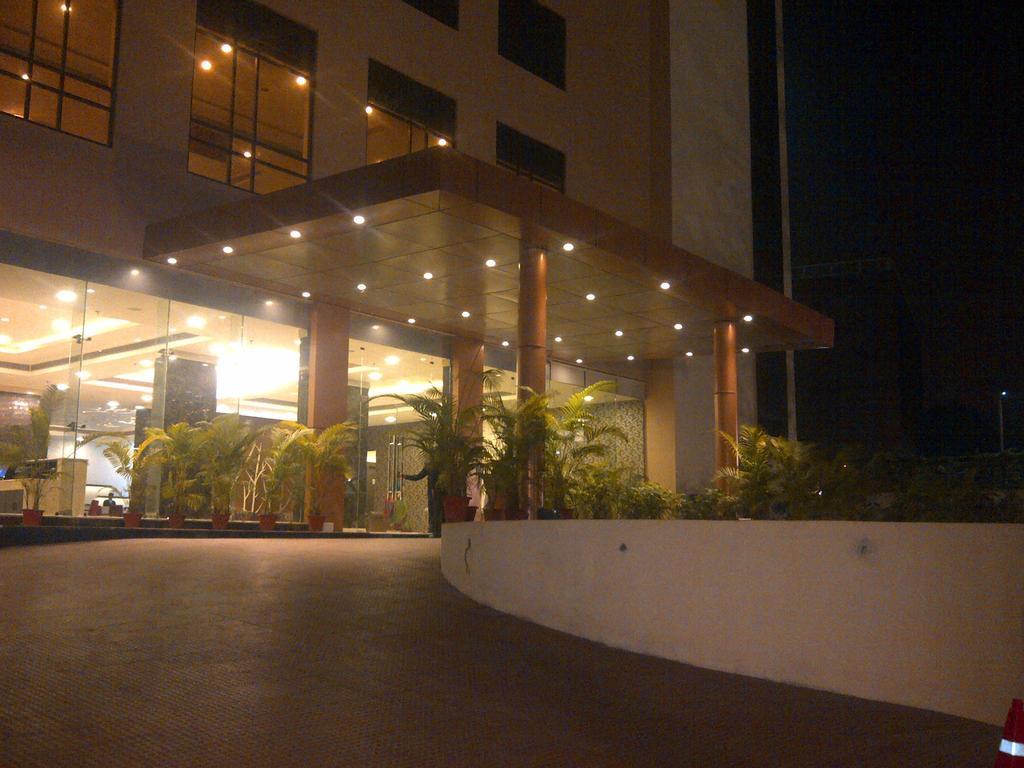 Hotel Ramada Jamshedpur Bistupur Exterior foto